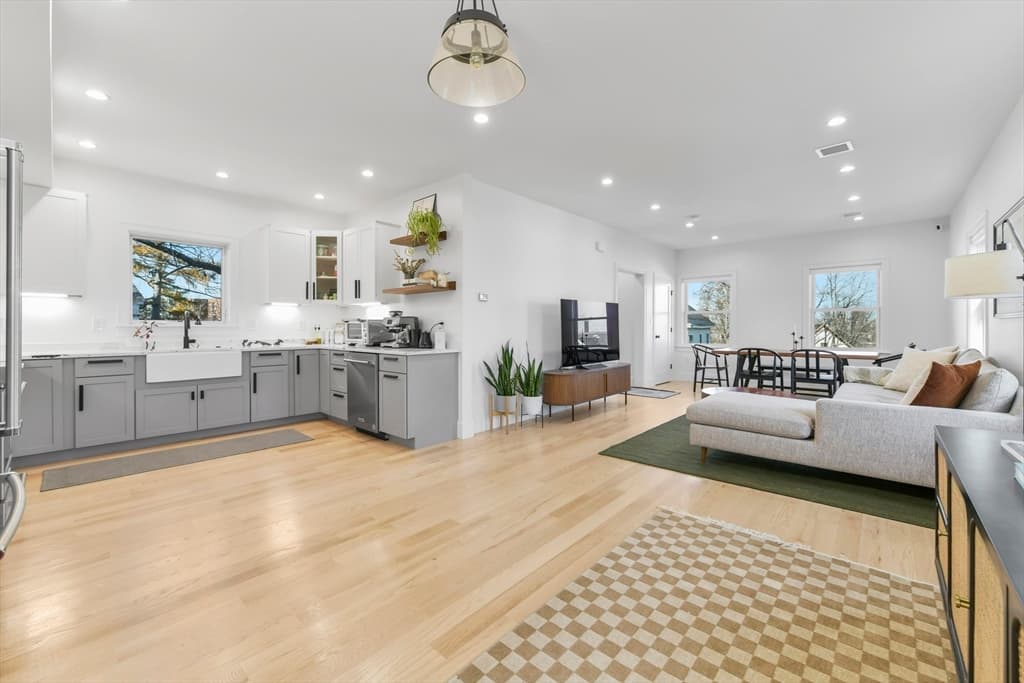 17 Akron St # 2, Boston MA 02119
