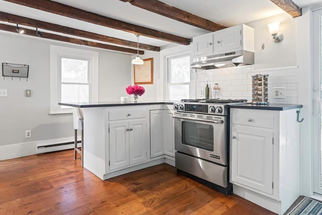Single Family Residence at 54 Ashland St, Newburyport MA 01950, photo 3 of 33