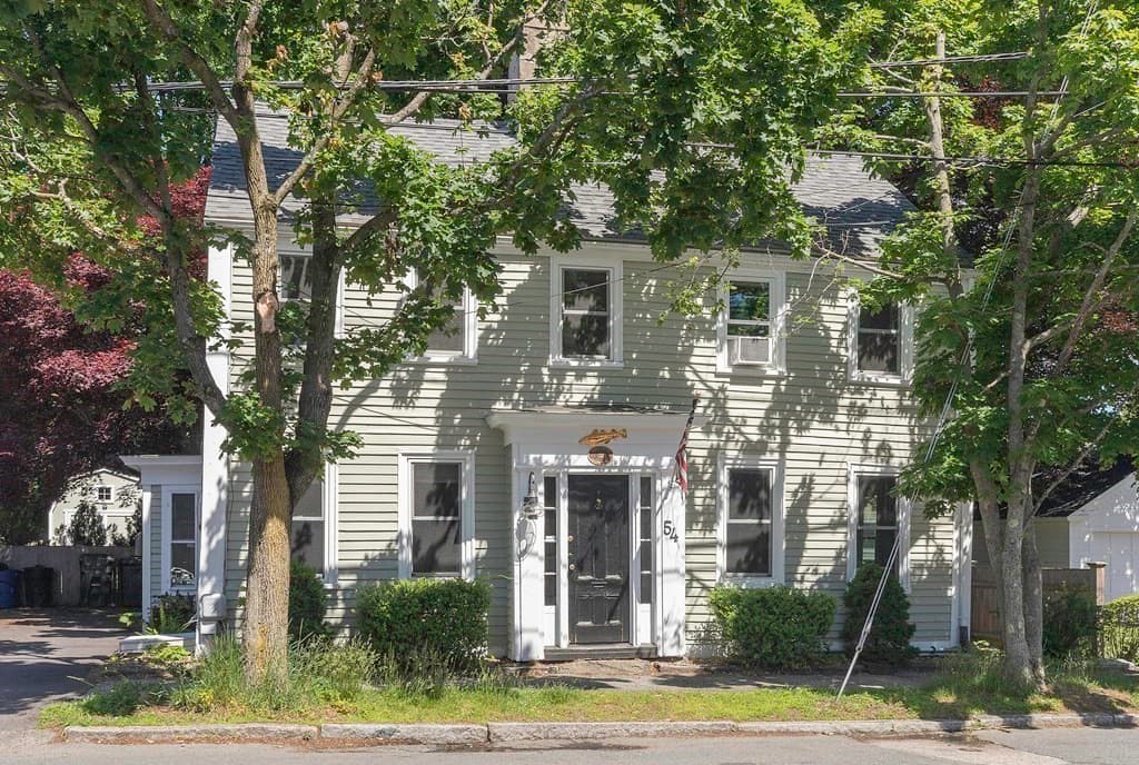 54 Ashland St, Newburyport MA 01950
