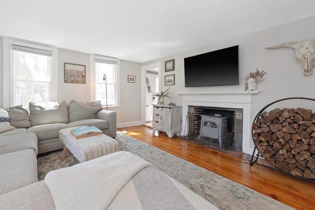 Single Family Residence at 54 Ashland St, Newburyport MA 01950, photo 14 of 33