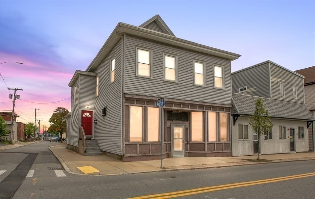 Multi Family at 193-195 Winthrop St, Winthrop MA 02152, Winthrop, photo 2 of 42