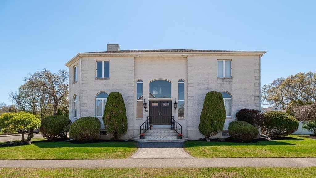 20 Landers Rd, Stoneham MA 02180