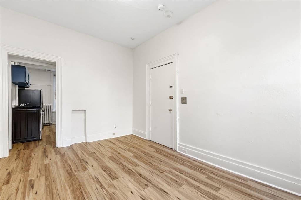 5-9 Family at 19 South Russell Street, Boston MA 02114, photo 13 of 27
