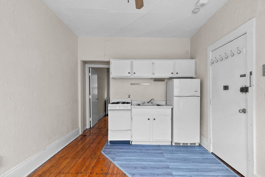 5-9 Family at 19 South Russell Street, Boston MA 02114, photo 16 of 27