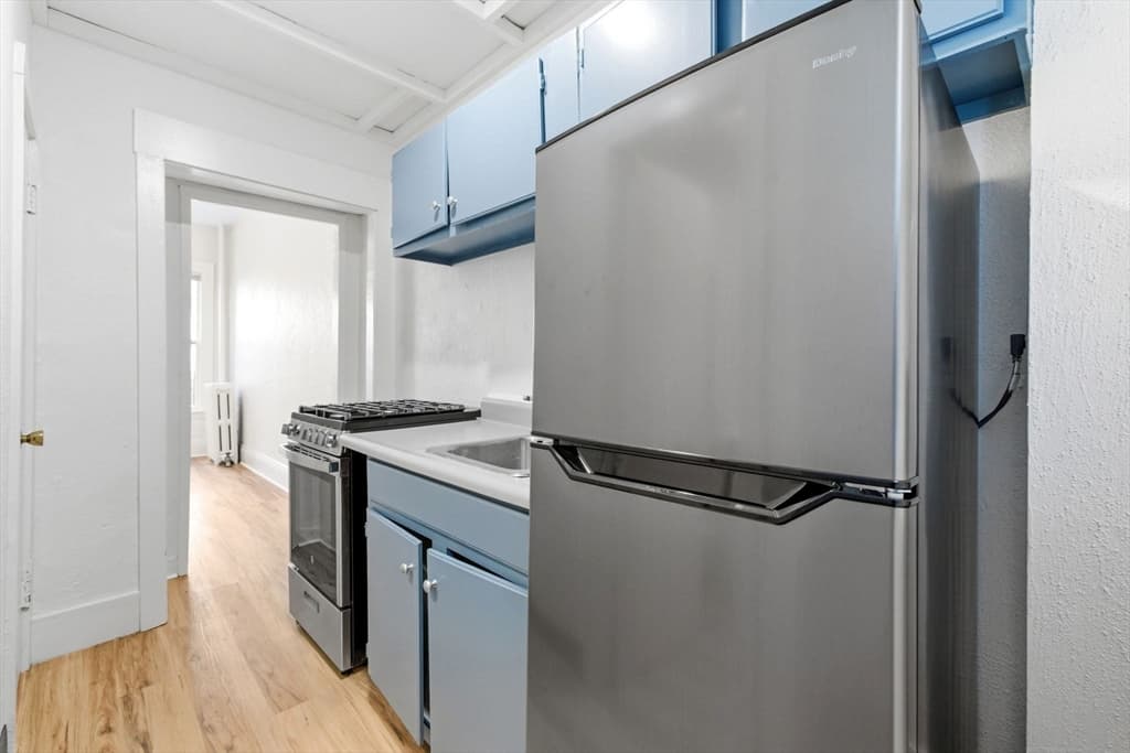 5-9 Family at 19 South Russell Street, Boston MA 02114, photo 12 of 27