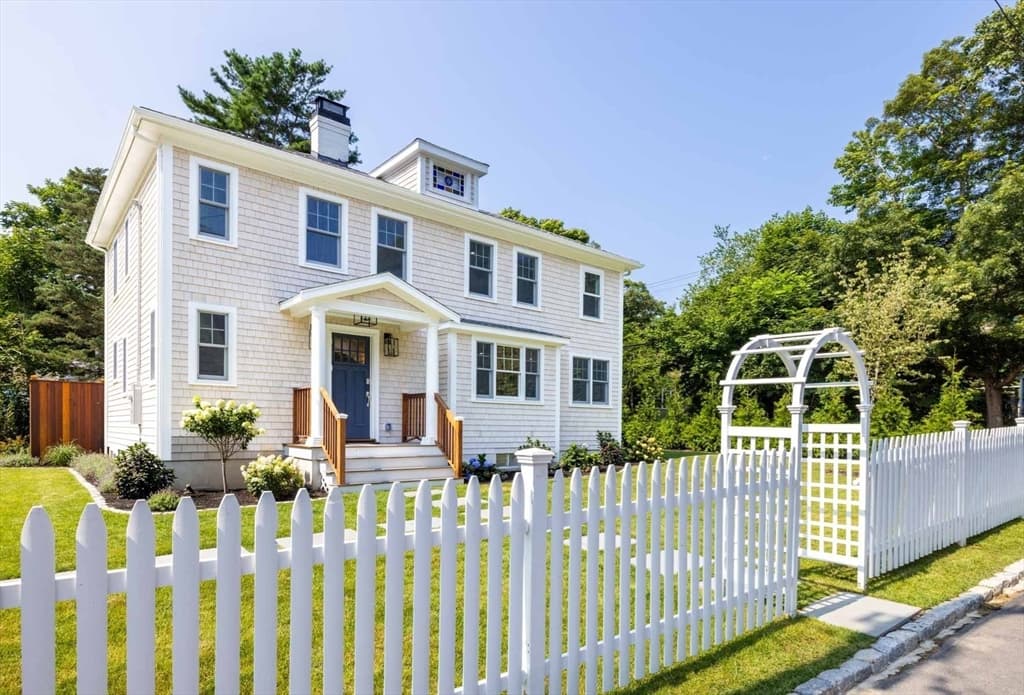 5 Pinetree Lane, Tisbury MA 02568