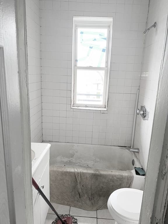 5-9 Family at 150 Walnut Avenue, Boston MA 02119, photo 18 of 22