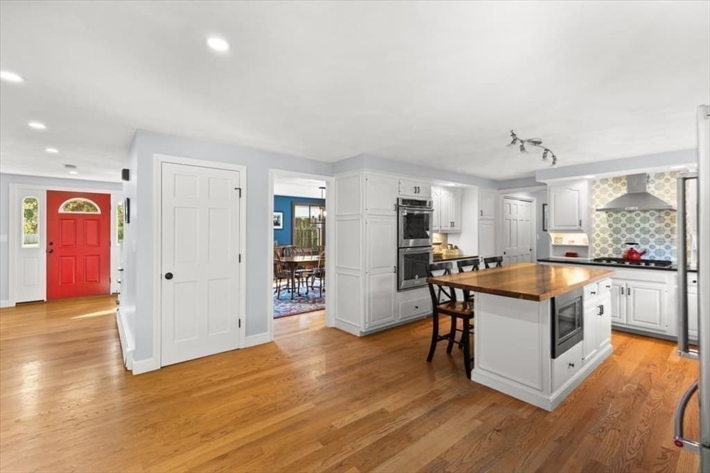 Single Family Residence at 1125 School St, Mansfield MA 02048, Mansfield, photo 12 of 42