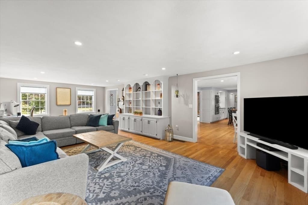 Single Family Residence at 1125 School St, Mansfield MA 02048, Mansfield, photo 11 of 42