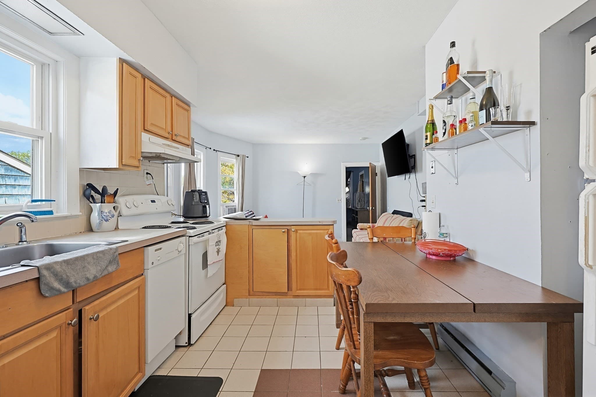 4 Family at 15 Kenneson Rd, Somerville MA 02145, photo 9 of 18