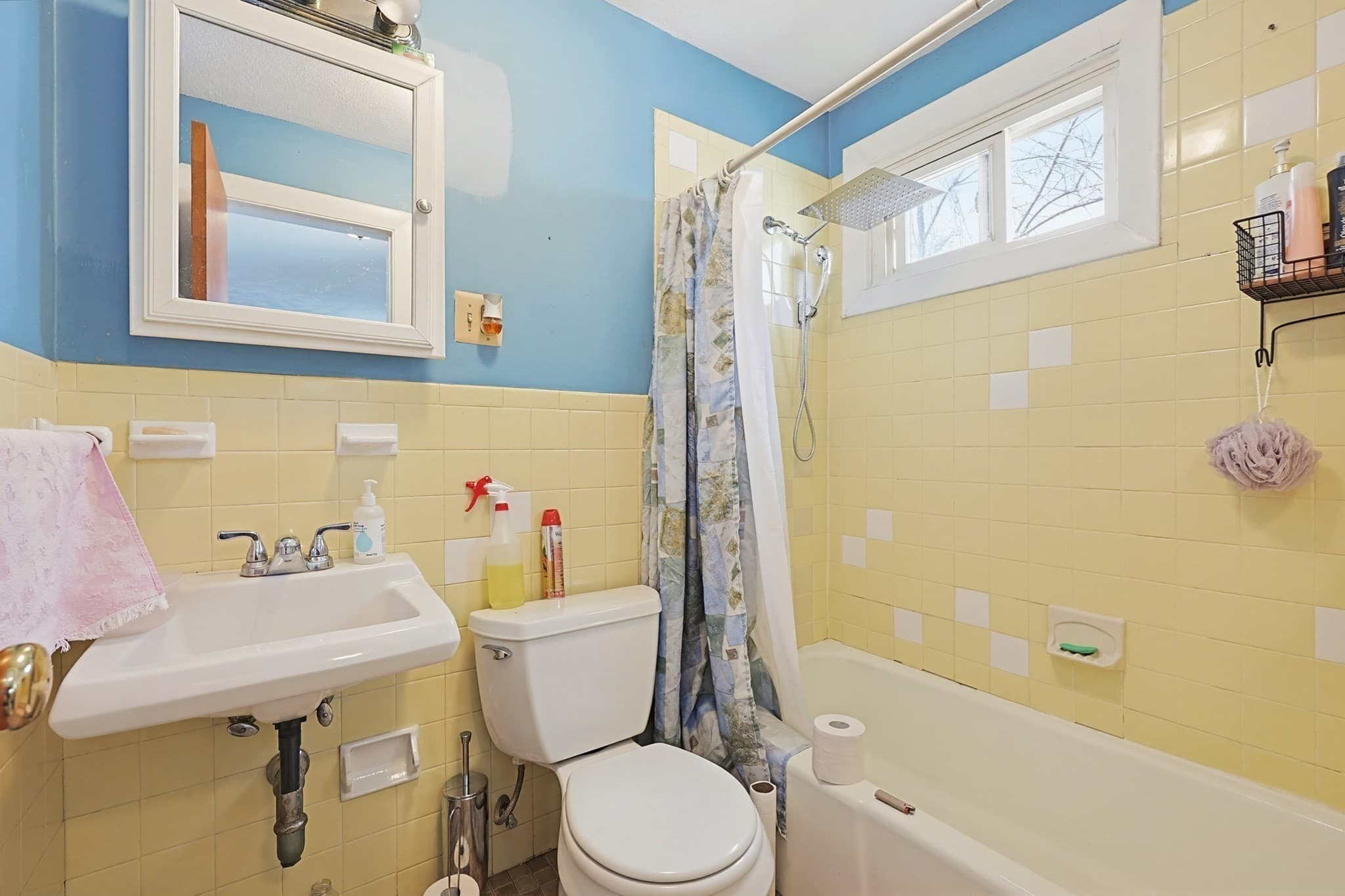 4 Family at 15 Kenneson Rd, Somerville MA 02145, photo 10 of 18