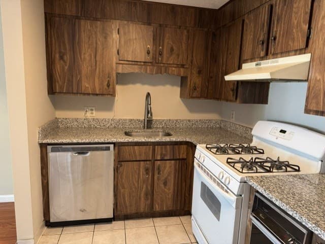 Condominium at 305 Pine St # 12, Lowell MA 01851, photo 4 of 21