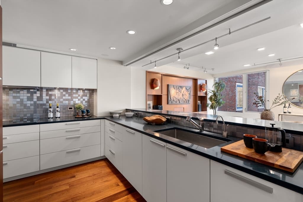 Condominium at 975 Memorial Drive # 406, Cambridge MA 02138, Cambridge, photo 6 of 39