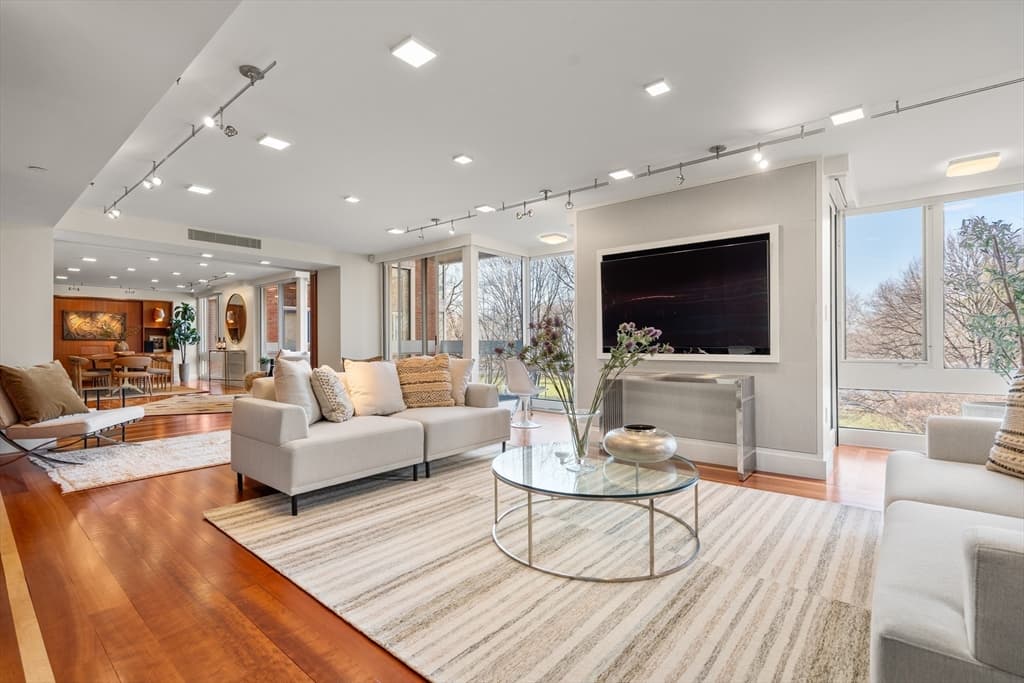 Condominium at 975 Memorial Drive # 406, Cambridge MA 02138, Cambridge, photo 3 of 39
