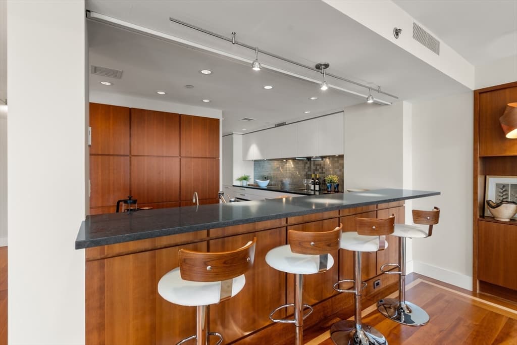 Condominium at 975 Memorial Drive # 406, Cambridge MA 02138, Cambridge, photo 9 of 39