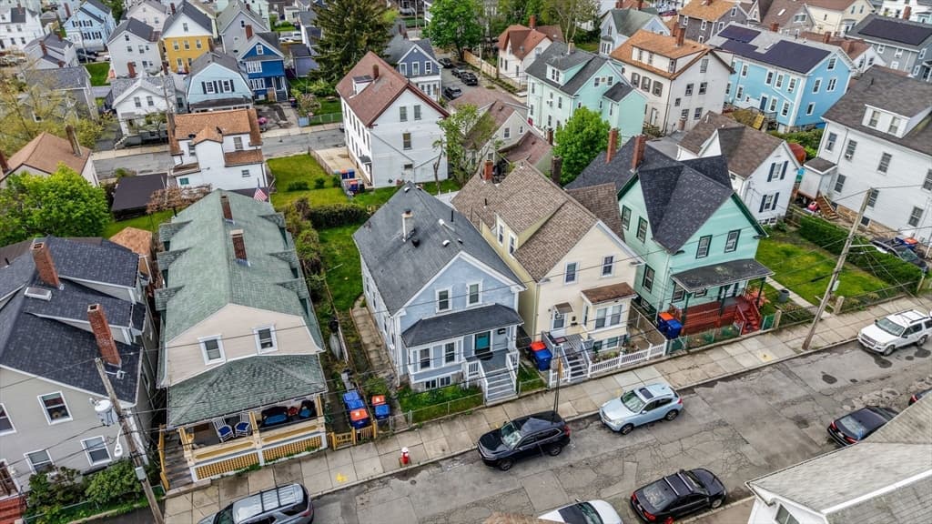 Single Family Residence at 34 Sherman St, New Bedford MA 02740, photo 2 of 19