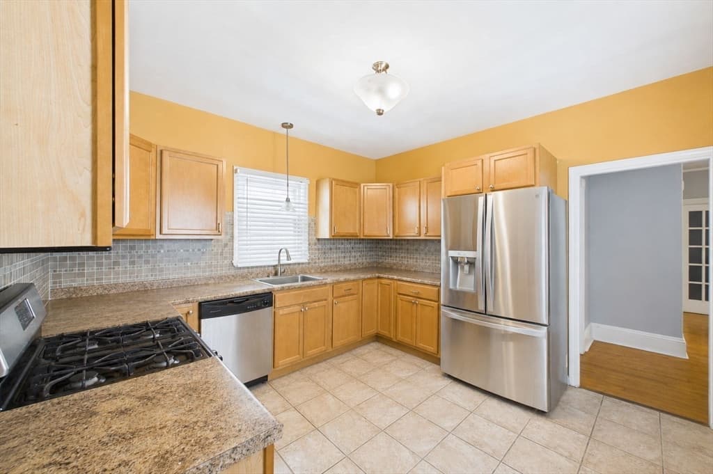 Single Family Residence at 34 Sherman St, New Bedford MA 02740, photo 5 of 19
