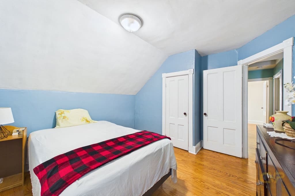 Single Family Residence at 34 Sherman St, New Bedford MA 02740, photo 9 of 19