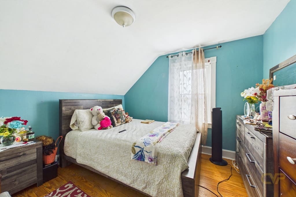 Single Family Residence at 34 Sherman St, New Bedford MA 02740, photo 8 of 19