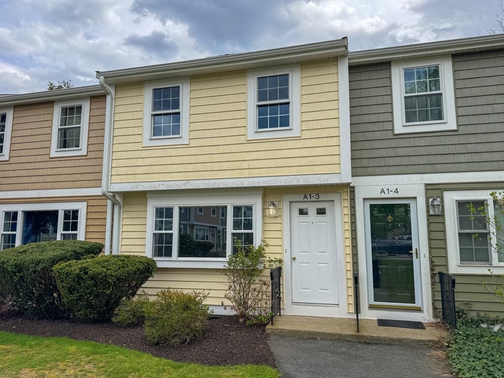 3 Lydon Ln # A1, Halifax MA 02338
