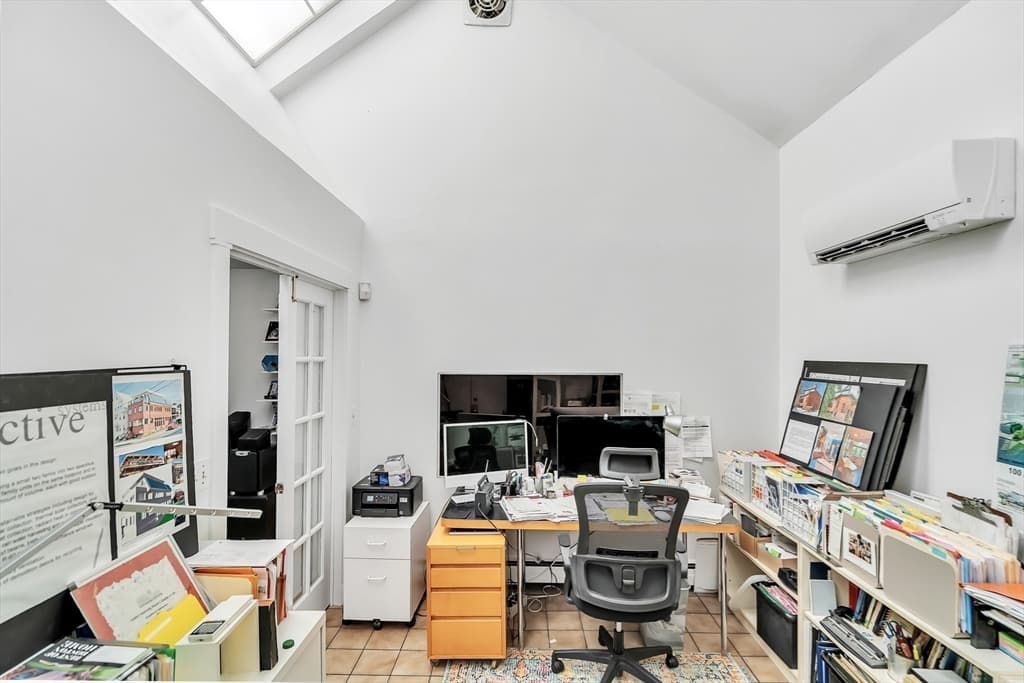 Single Family Residence at 239 Mt Auburn Street, Cambridge MA 02138, Cambridge, photo 11 of 16