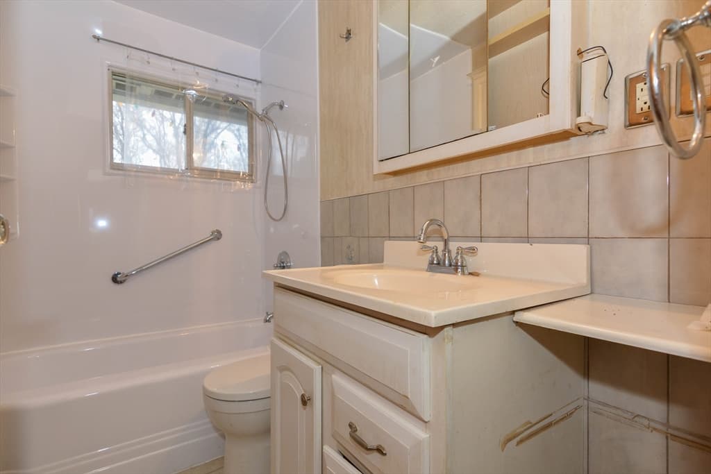 82 Lowell St., Woburn MA 01801 photo 9