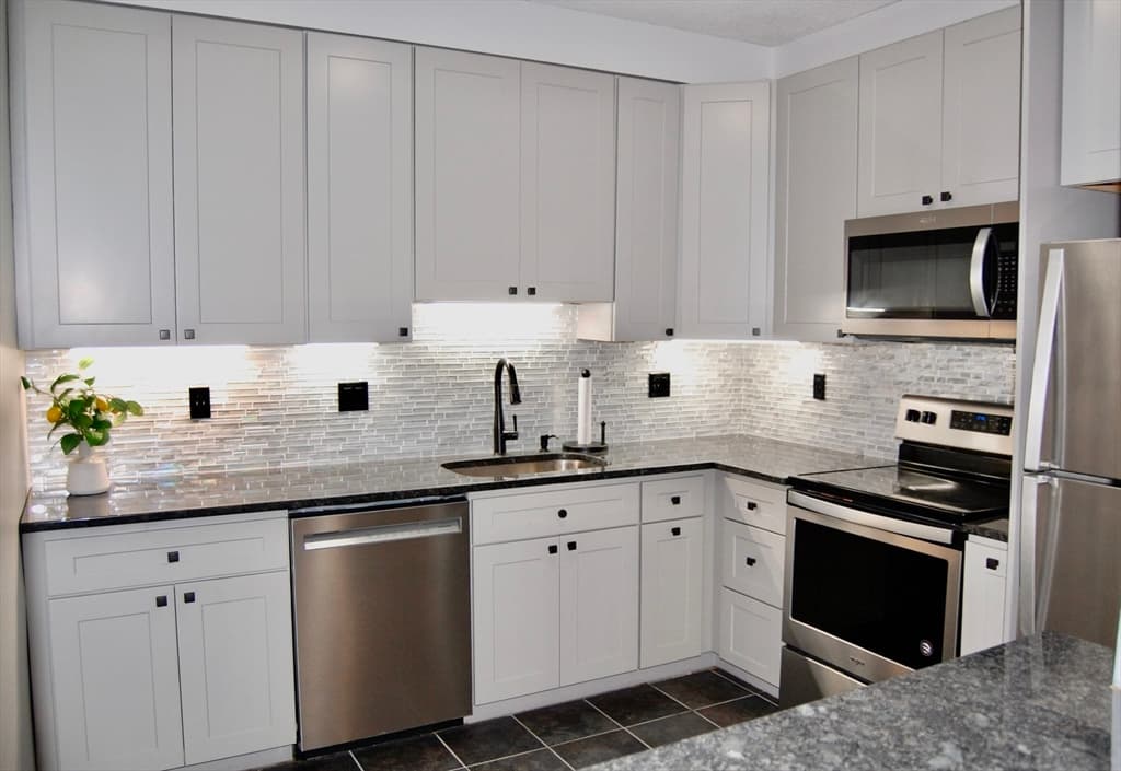 Condominium at 200 Cove Way # 113, Quincy MA 02169, photo 3 of 37