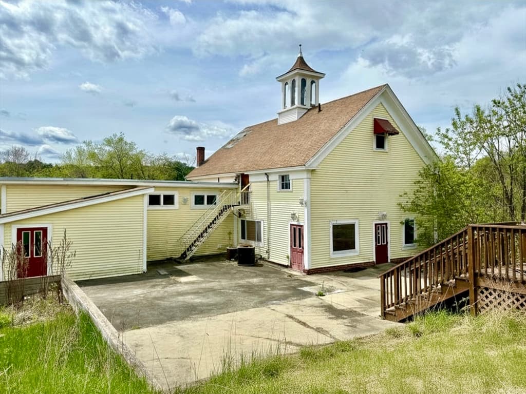 29 W Main St, Orange MA 01364