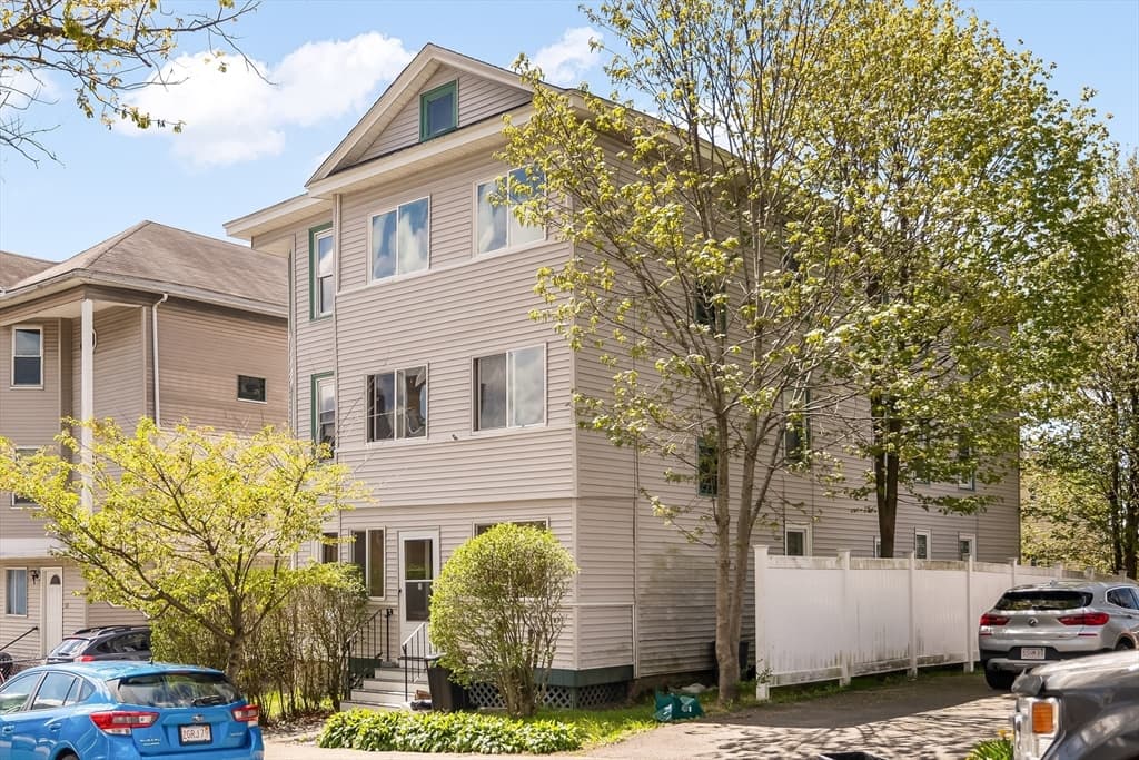 25 Almont Ave, Worcester MA 01604