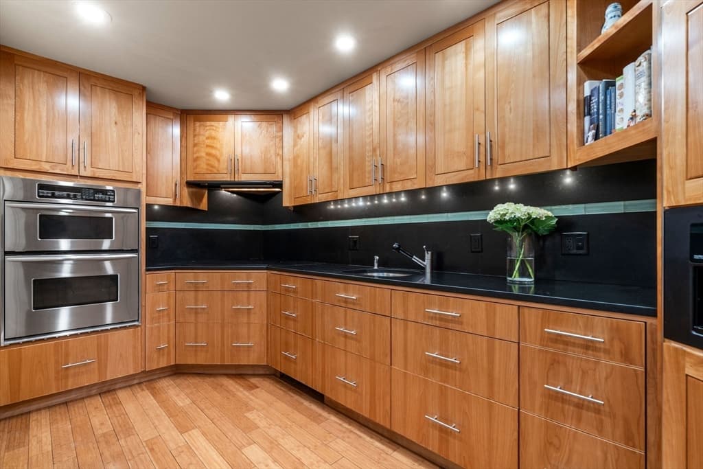 Condominium at 183 Commonwealth Avenue, Boston MA 02116, photo 5 of 18