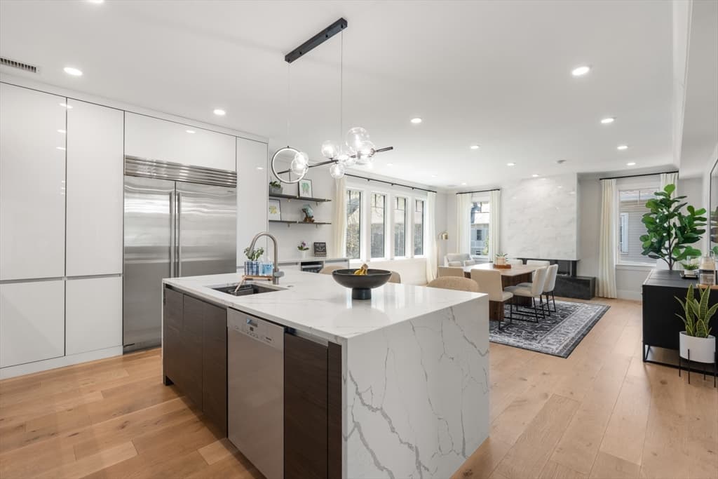 Condominium at 80 Verndale St # 80, Brookline MA 02446, photo 6 of 27