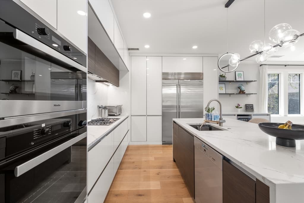 Condominium at 80 Verndale St # 80, Brookline MA 02446, photo 7 of 27