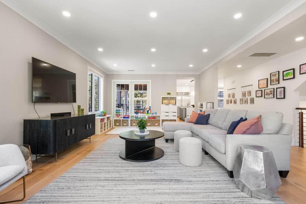Condominium at 80 Verndale St # 80, Brookline MA 02446, photo 3 of 27