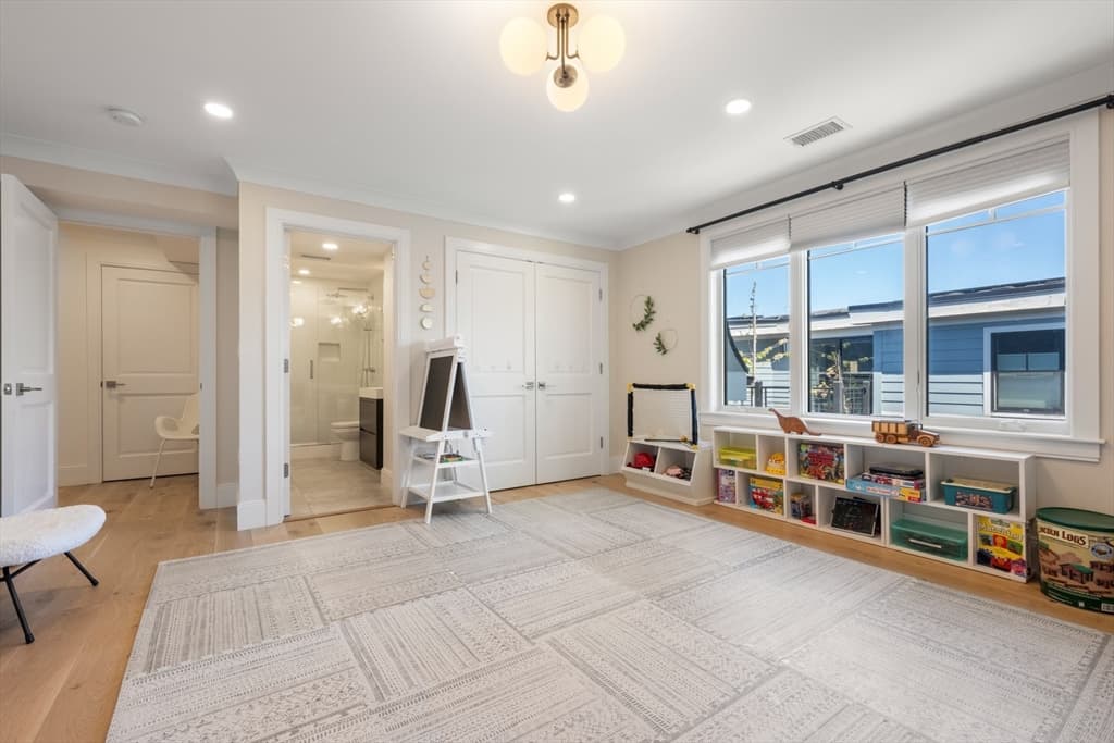 Condominium at 80 Verndale St # 80, Brookline MA 02446, photo 18 of 27
