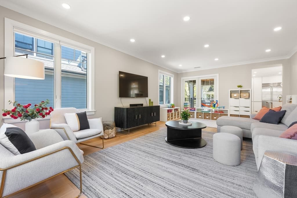 Condominium at 80 Verndale St # 80, Brookline MA 02446, photo 4 of 27
