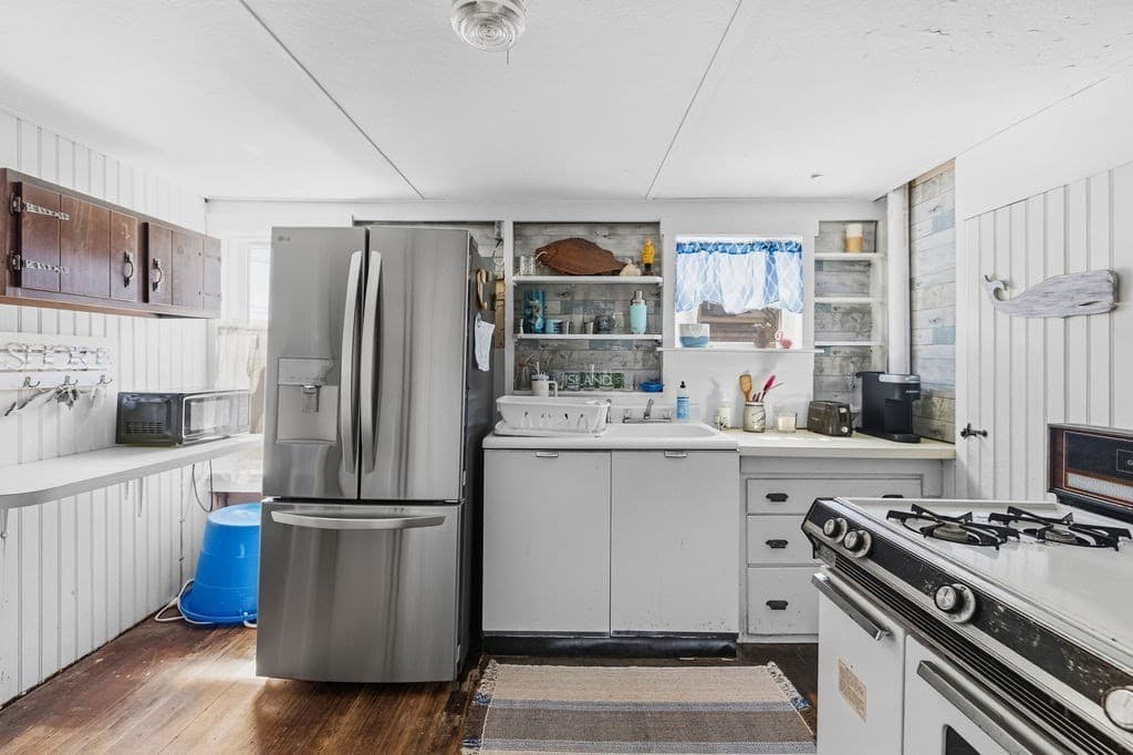 Single Family Residence at 17 Island St, Mattapoisett MA 02739, Mattapoisett, photo 12 of 29