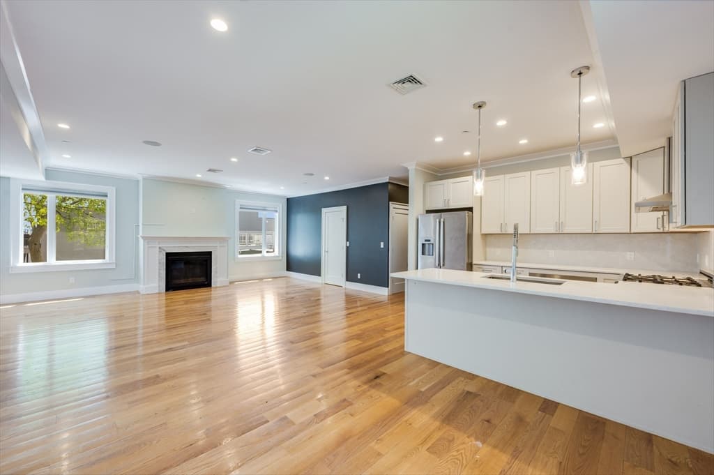 Condominium at 17 Vinton Street # 5, Boston MA 02127, photo 7 of 22