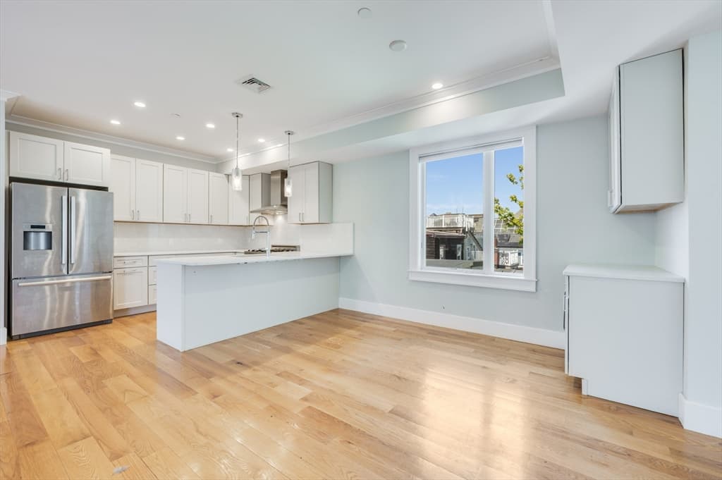 Condominium at 17 Vinton Street # 5, Boston MA 02127, photo 3 of 22