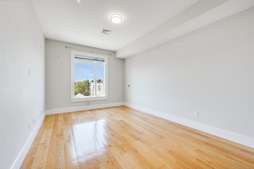 Condominium at 17 Vinton Street # 5, Boston MA 02127, photo 9 of 22