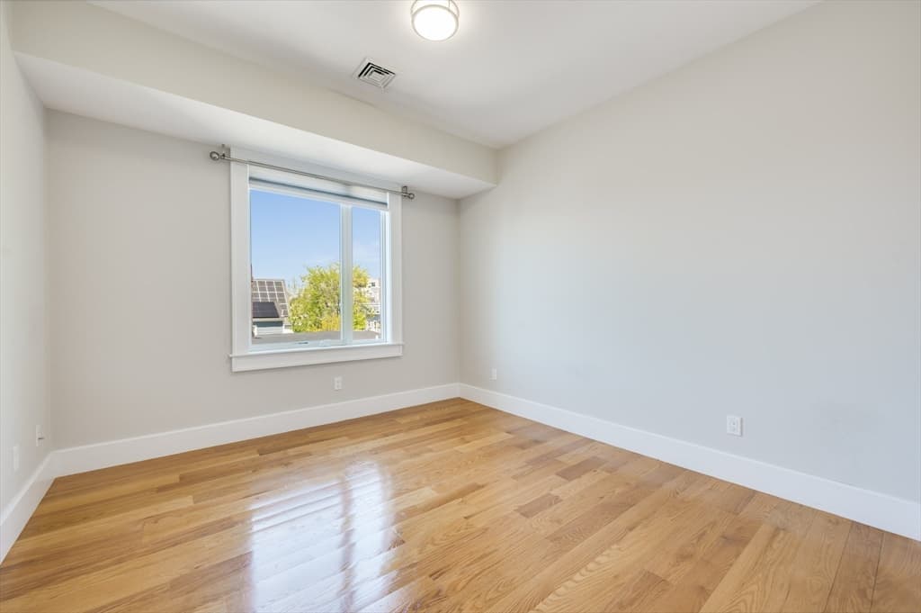 Condominium at 17 Vinton Street # 5, Boston MA 02127, photo 11 of 22