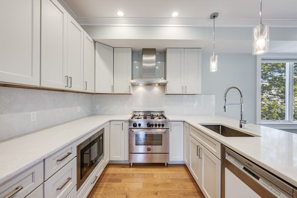 Condominium at 17 Vinton Street # 5, Boston MA 02127, photo 4 of 22