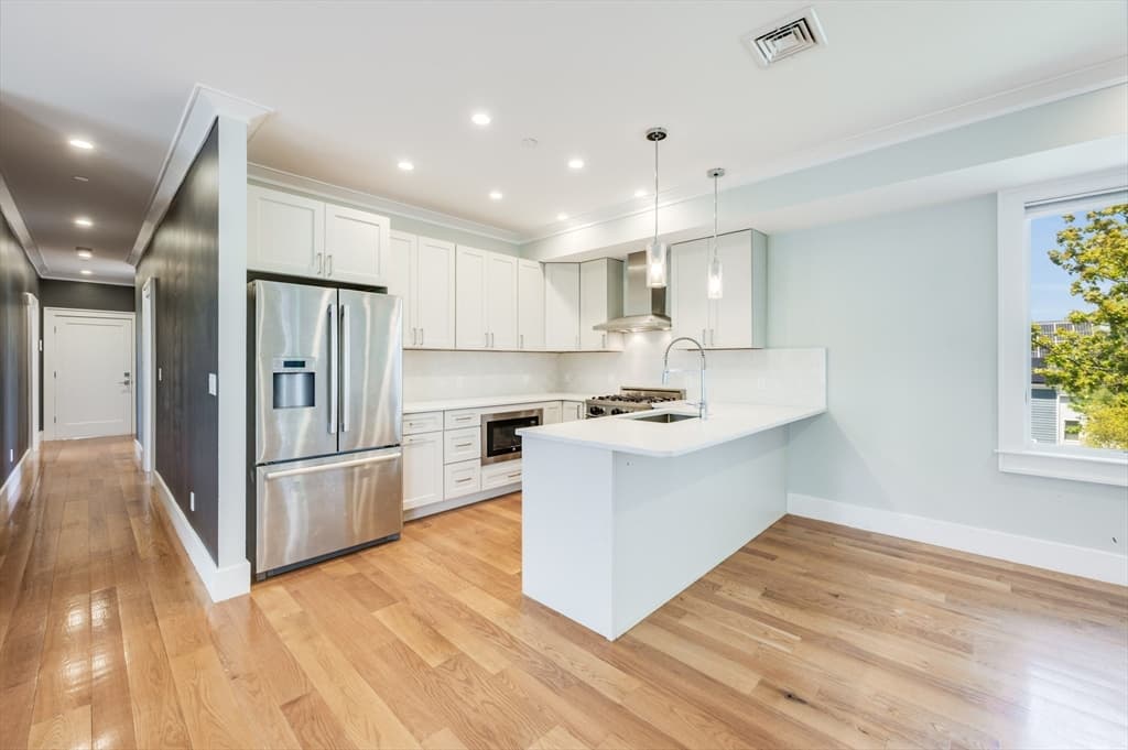 Condominium at 17 Vinton Street # 5, Boston MA 02127, photo 8 of 22