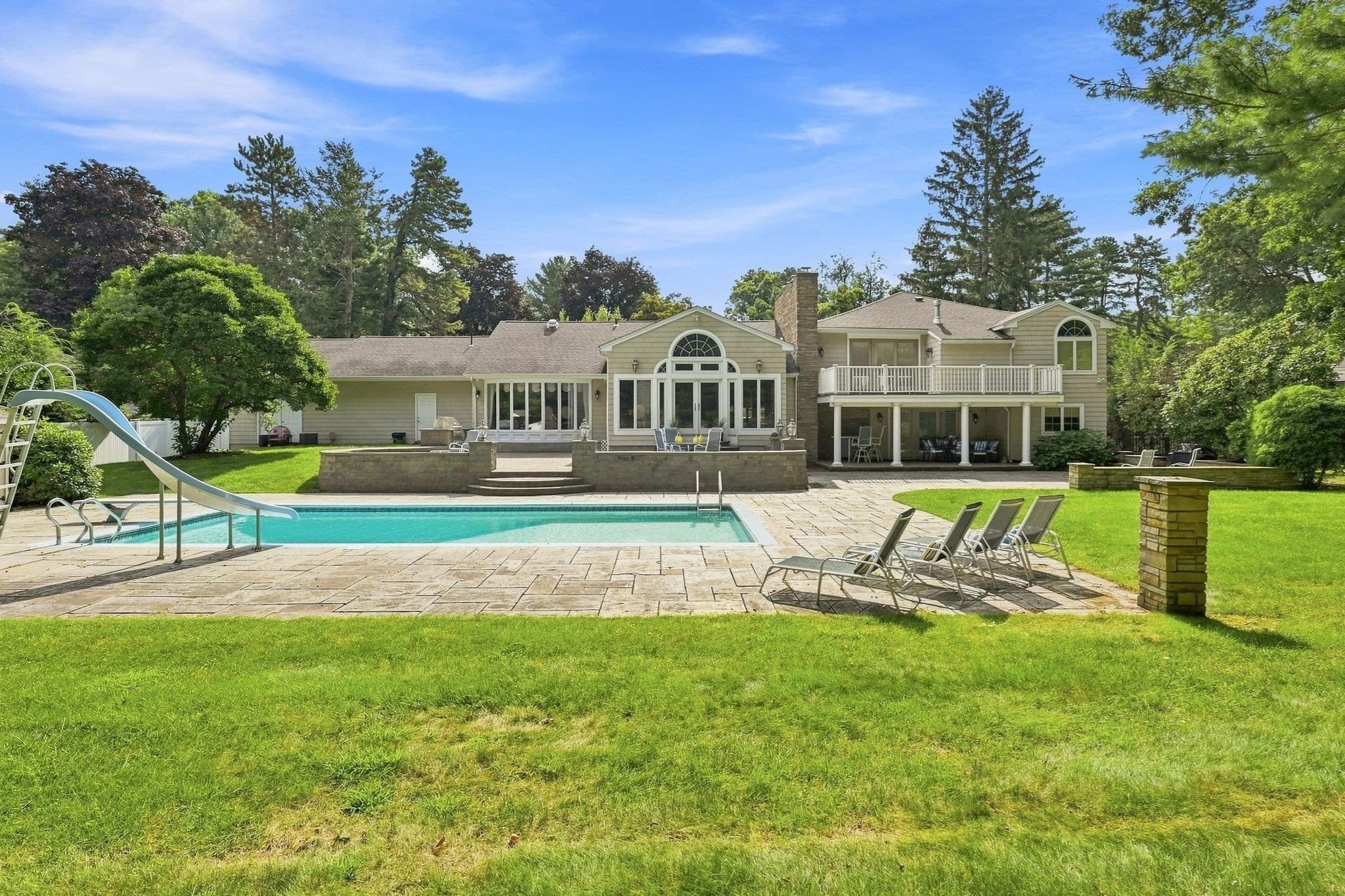 Single Family Residence at 186 Tanglewood Drive, Longmeadow MA 01106, photo 6 of 42