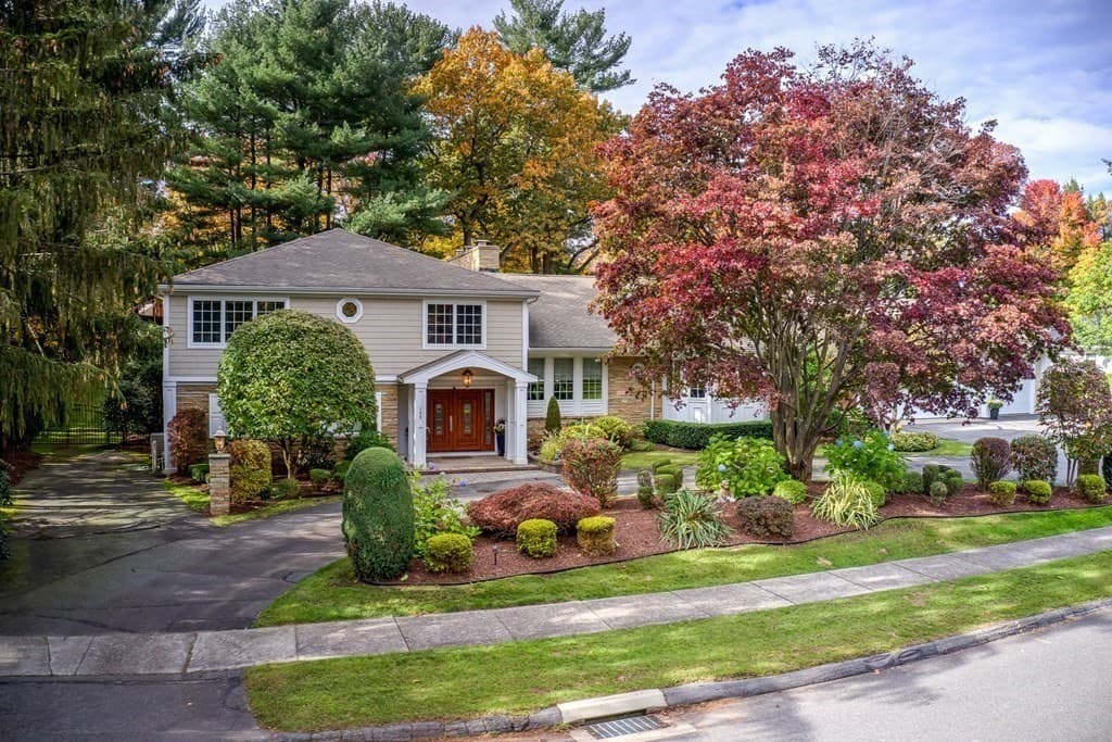 Single Family Residence at 186 Tanglewood Drive, Longmeadow MA 01106, photo 3 of 42