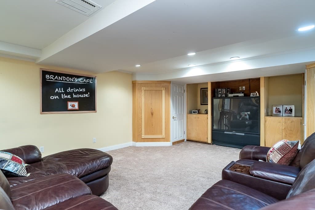 Single Family Residence at 186 Tanglewood Drive, Longmeadow MA 01106, photo 41 of 42