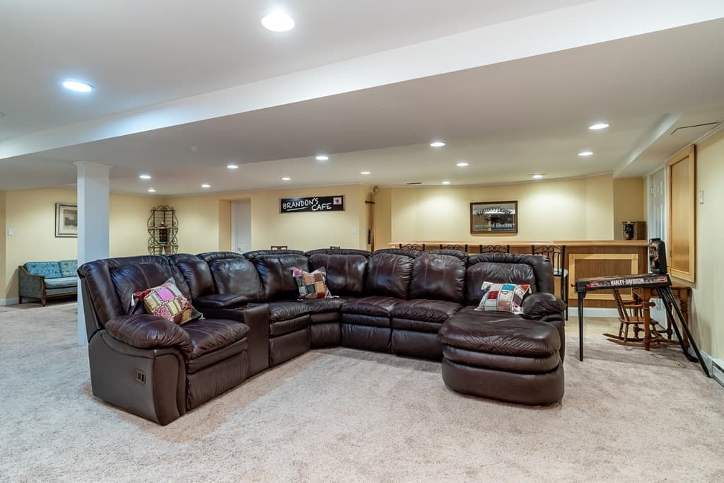 Single Family Residence at 186 Tanglewood Drive, Longmeadow MA 01106, photo 40 of 42