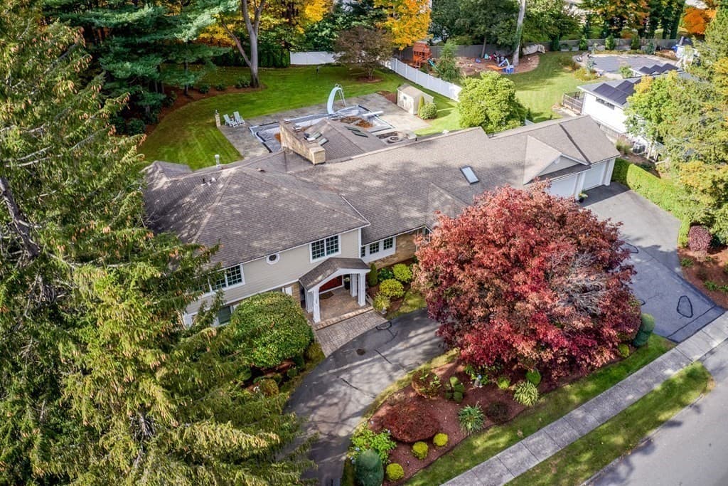 Single Family Residence at 186 Tanglewood Drive, Longmeadow MA 01106, photo 4 of 42
