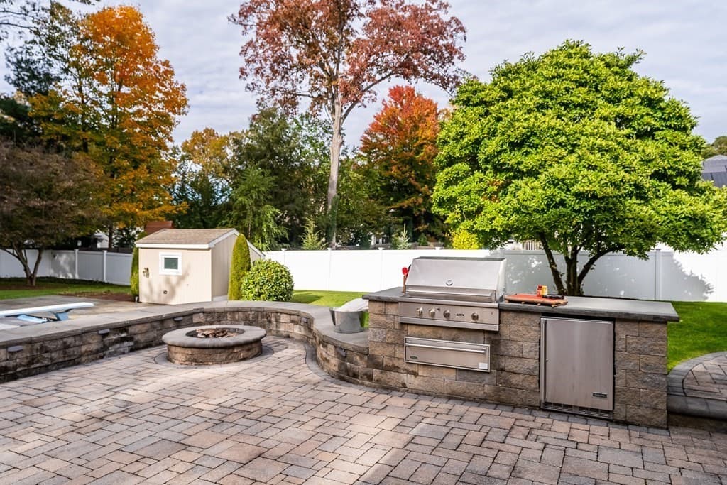 Single Family Residence at 186 Tanglewood Drive, Longmeadow MA 01106, photo 8 of 42
