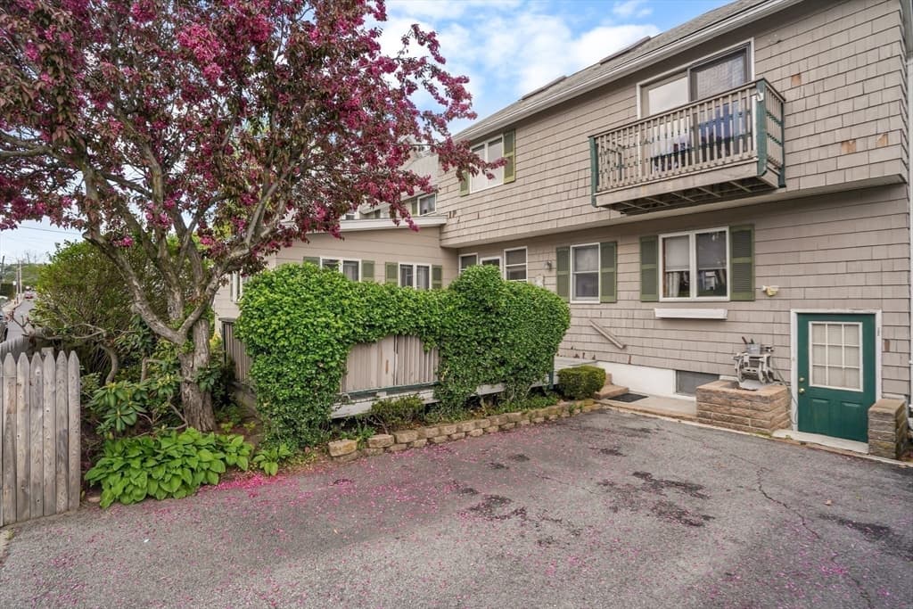 122 S Walker St, Lowell MA 01851 photo 9