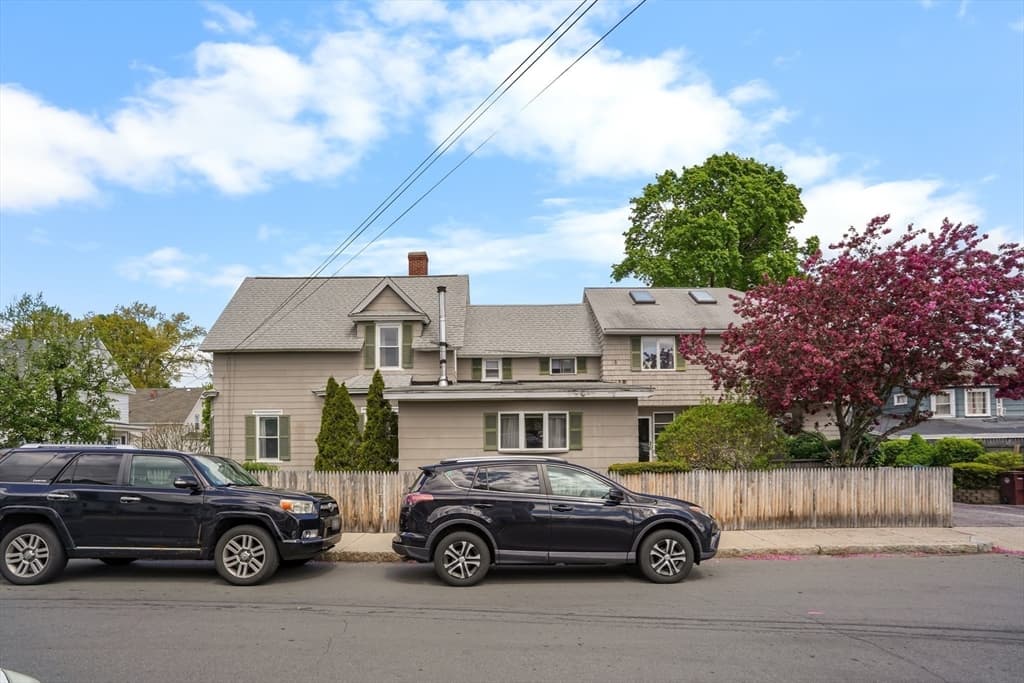 122 S Walker St, Lowell MA 01851 photo 4